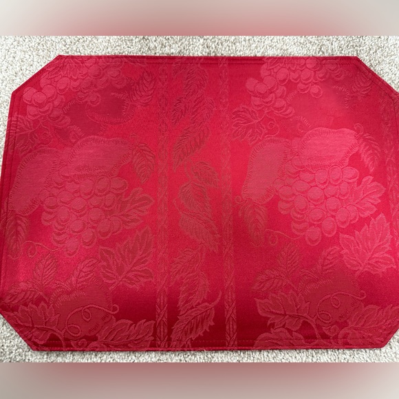 NWT Burgandy cloth placements, set of 6. - Picture 1 of 3